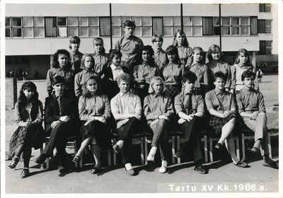 Grupifoto. Tartu 15. Keskkooli õpilased 1986a.  duplicate photo