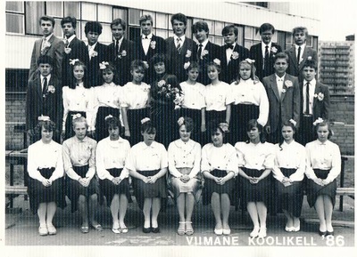 Grupifoto. Tartu 15. Keskkooli lõpuklass, abituriendid. 1986  duplicate photo
