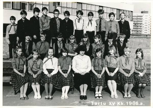 Grupifoto. Tartu 15. Keskkooli õpilased, 1986.