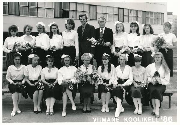 Grupifoto. Tartu 15. Keskkooli 11. klass 1986a.
