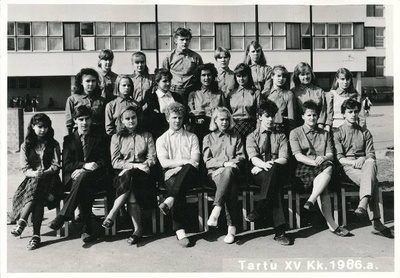 Grupifoto. Tartu 15. Keskkooli õpilased 1986a.  duplicate photo