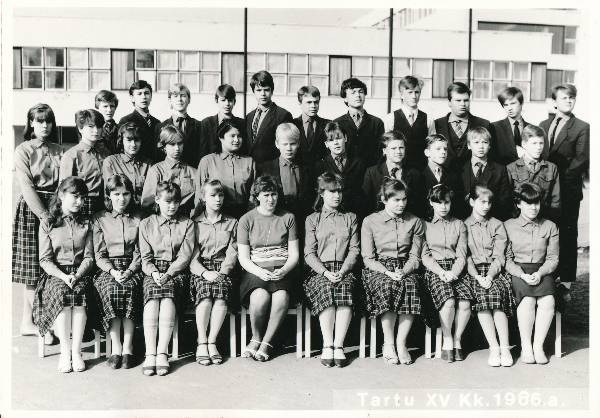 Grupifoto. Tartu 15. Keskkooli 7c klass, 1986.