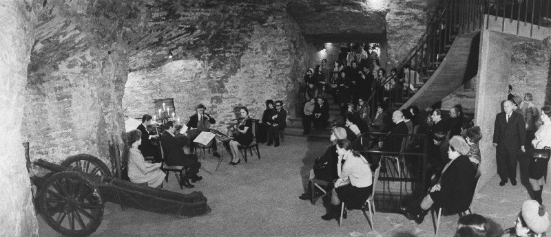 Tallinna Linnamuuseumi filiaali keskaegses suurtükitornis Kiek in de Kök esineb RAT "Estonia" orkestrandi Karl Juuli perekonnakvartett.