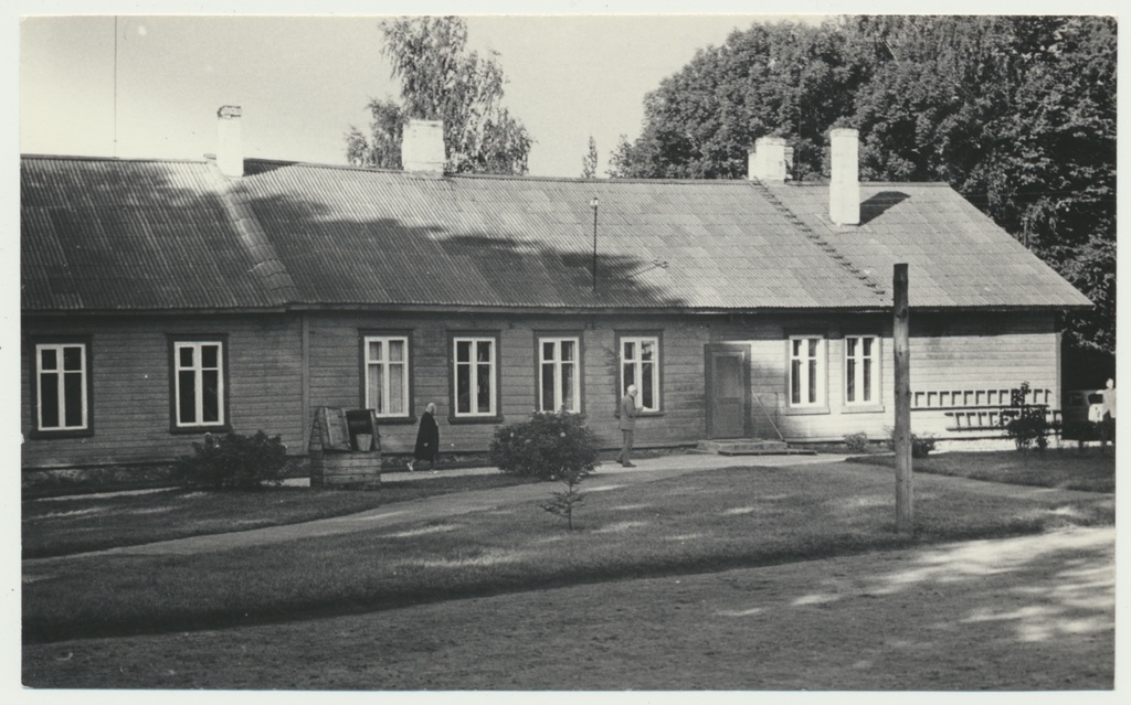 foto, Paistu khk, Tuhalaane algkool, 1973 (suleti 1997)