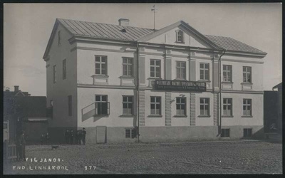 fotopostkaart, Viljandi, Viljandi Linnakool (kõrgem algkool), turuplats, u 1915, foto J. Riet  duplicate photo