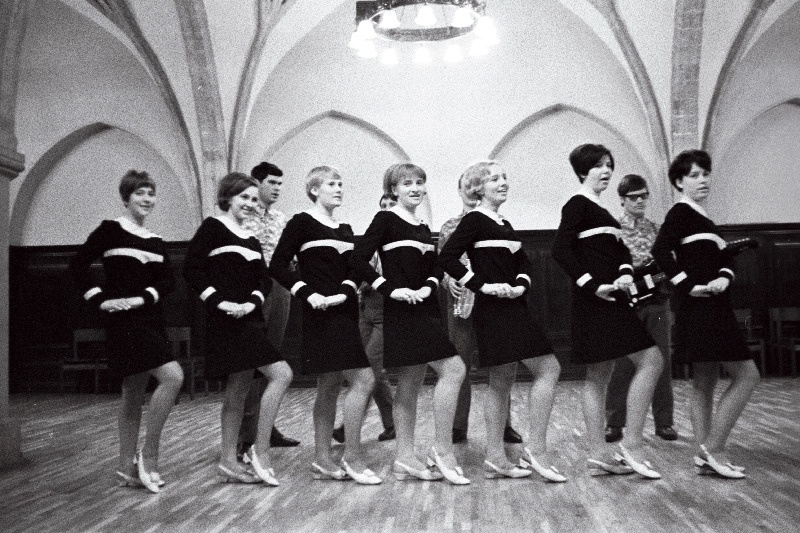 J. Kreuksi nim. Noorsoo Kultuuripalee ansambel "Elektra" proovil.