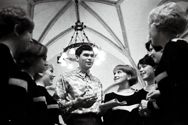 J. Kreuksi nim. Noorsoo Kultuuripalee ansambel "Elektra" ansambli kunstilise juhi Märt Hundi juhatusel proovil.