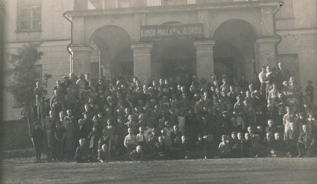 Kunda-Malla algkooli õpilased ja õpetajad