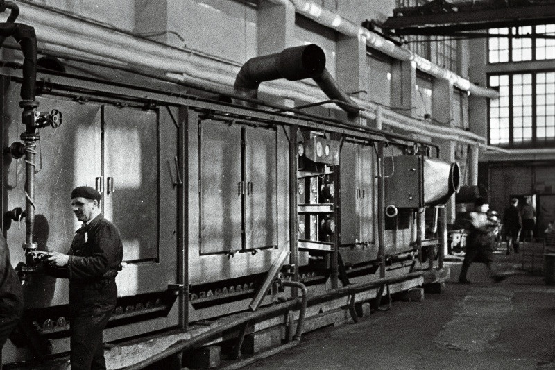 Sardiinivkonservide termilise töötlemise seadme koostamine baaslaevale "Vostok" Pärnu Masinatehases.