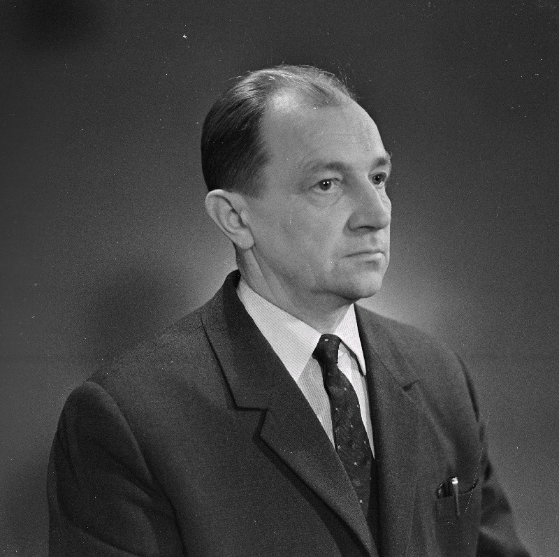 Kase, E. - Eesti NSV Ülemnõukogu seitsmenda koosseisu saadik.