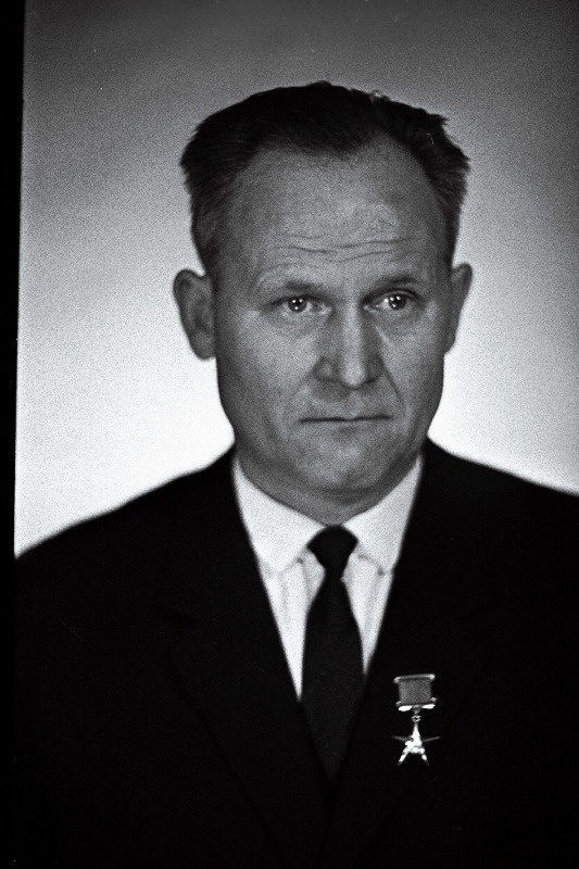 Kõiv, V. - Eesti NSV Ülemnõukogu seitsmenda koosseisu saadik.