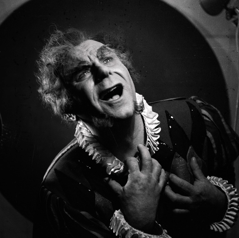 RAT "Estonia" ooperisolist, NSV Liidu rahvakunstnik Tiit Kuusik Rigolette osas G. Verdi ooperis "Rigolette".