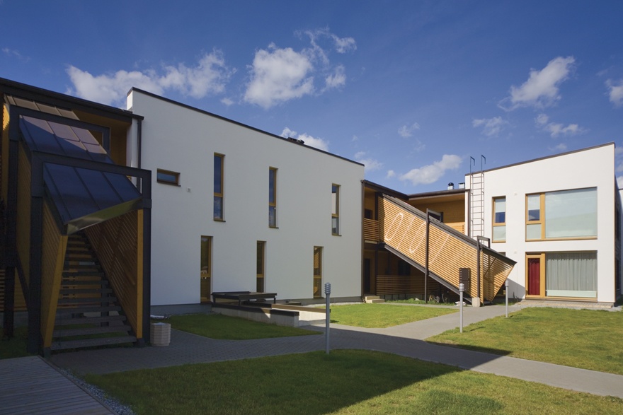 Suur-Kaare tee galeriimajad Pärnamäe külas Viimsis, vaade hoonetele. Arhitektid Anu Tammemägi, Erkki Ristoja