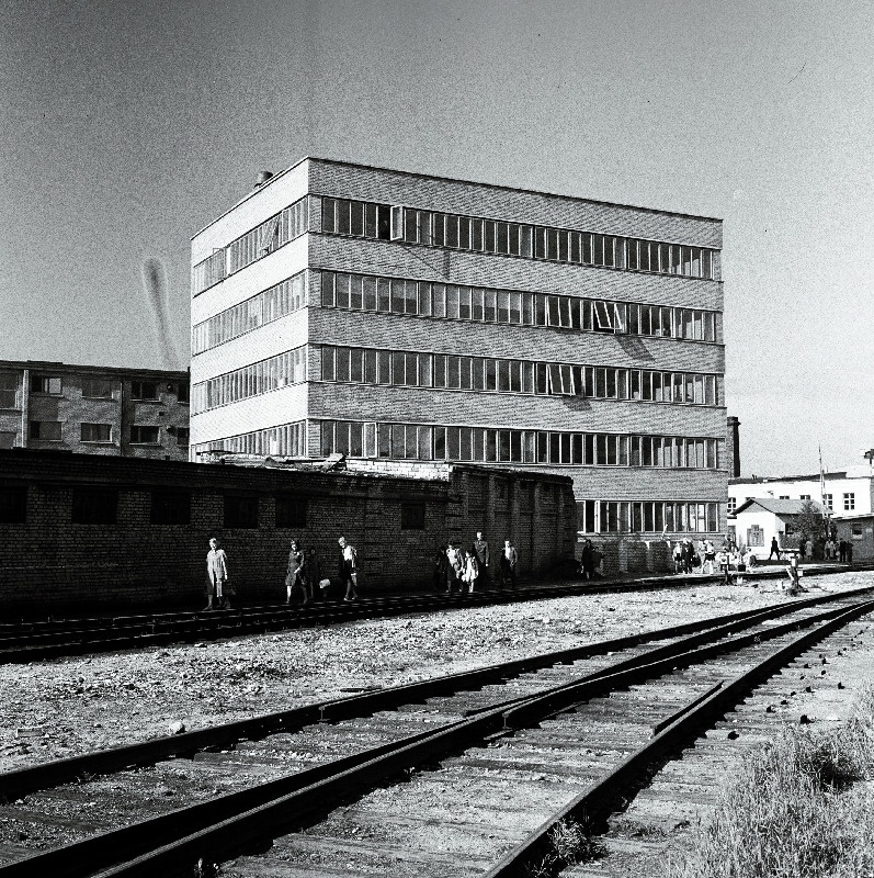 M. Kalinin nimelise Elavhõbealandite Tehase uus administratiivhoone.