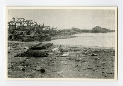 Sõjas purustatud Tallinna sadam.  duplicate photo