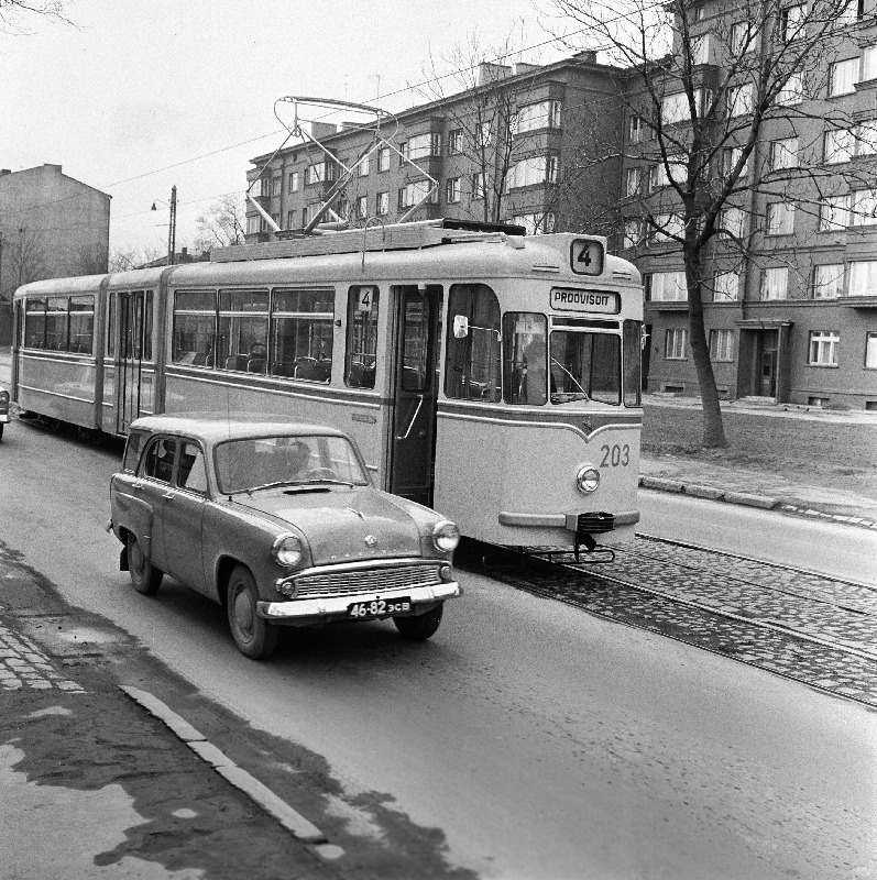 Saksa Demokraatlikust Vabariigist saadud vahelõõtsaga trammivagunid Pärnu maanteel proovisõidul.