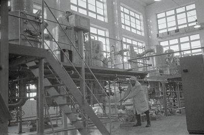 Vaade Viljandi Piimatoodete kombinaadi piimapulbri tootmise tsehhi.  similar photo