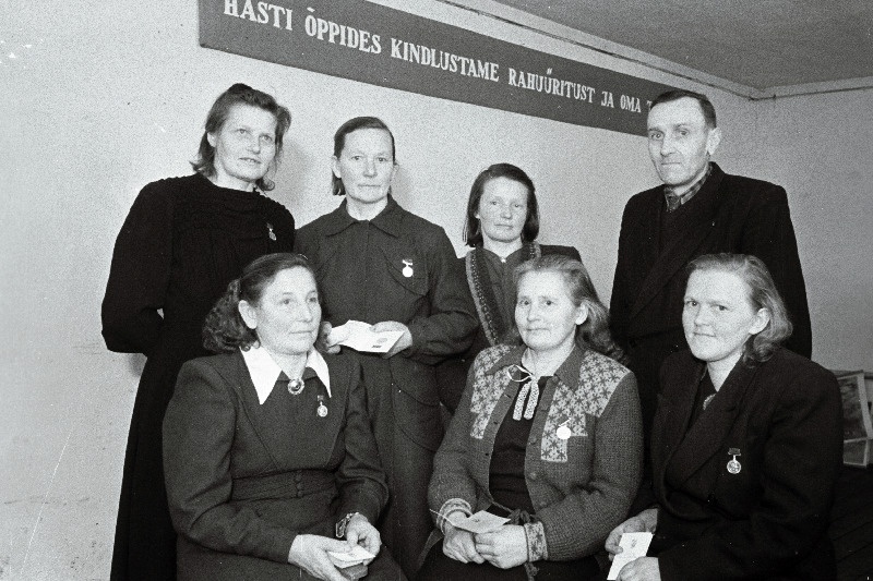 Rühm autasustatud põllumajandustöötajaid: V. Piiri, A. Tohv, I. Elblaus, H. Luuk, V. Raudsepp, K. Laur ja A. Tukits.