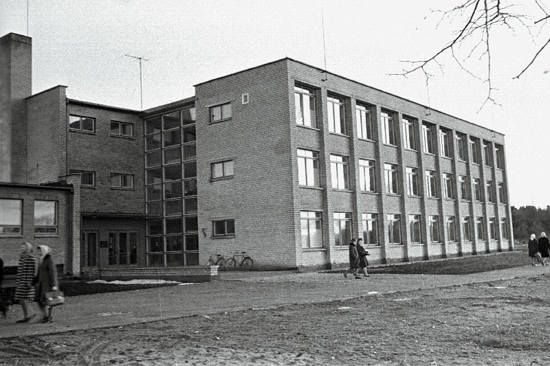 Häädemeeste keskkooli hoone.