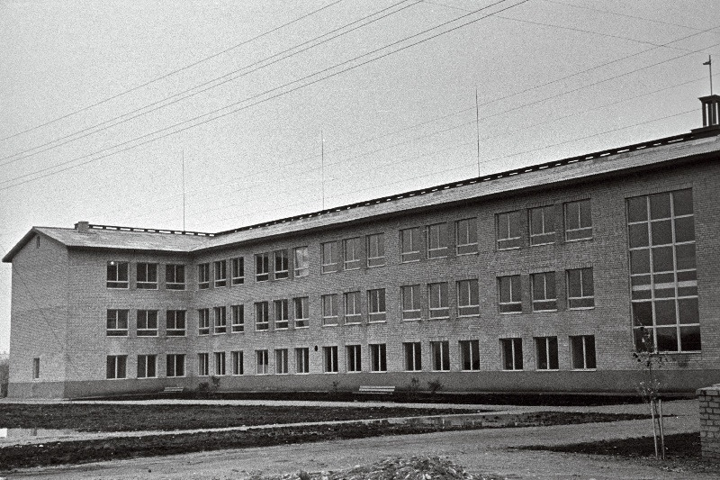 Lihua keskkooli hoone.
