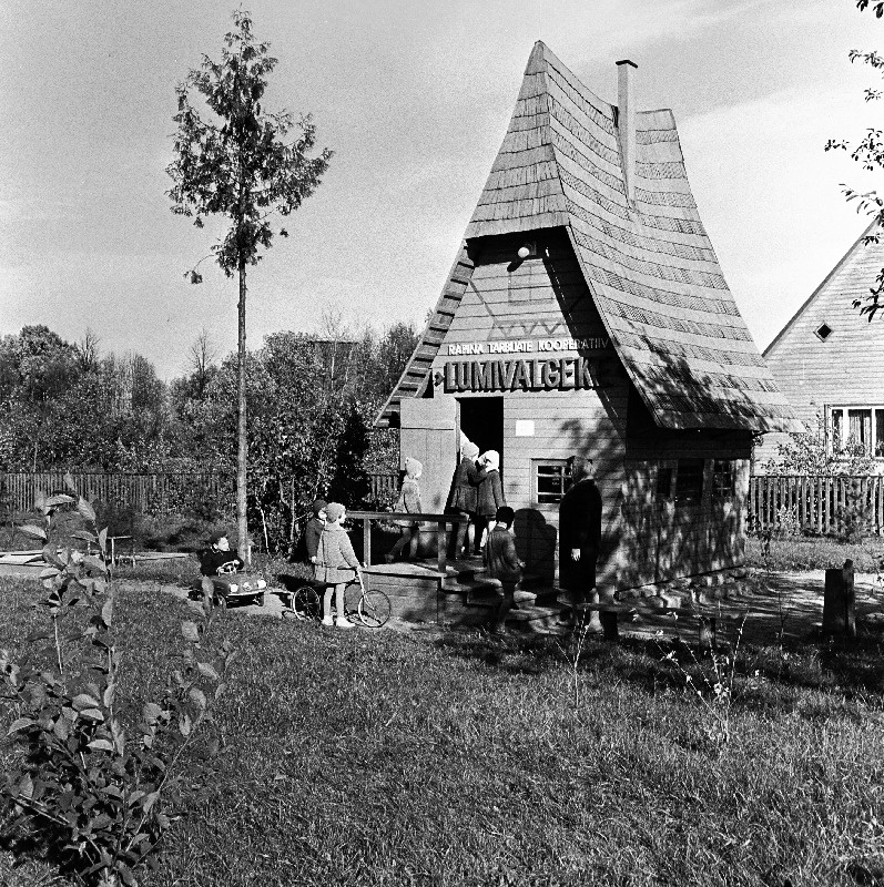 Räpina Tarbijate Kooperatiivi lastekiosk "Lumivalgeke".