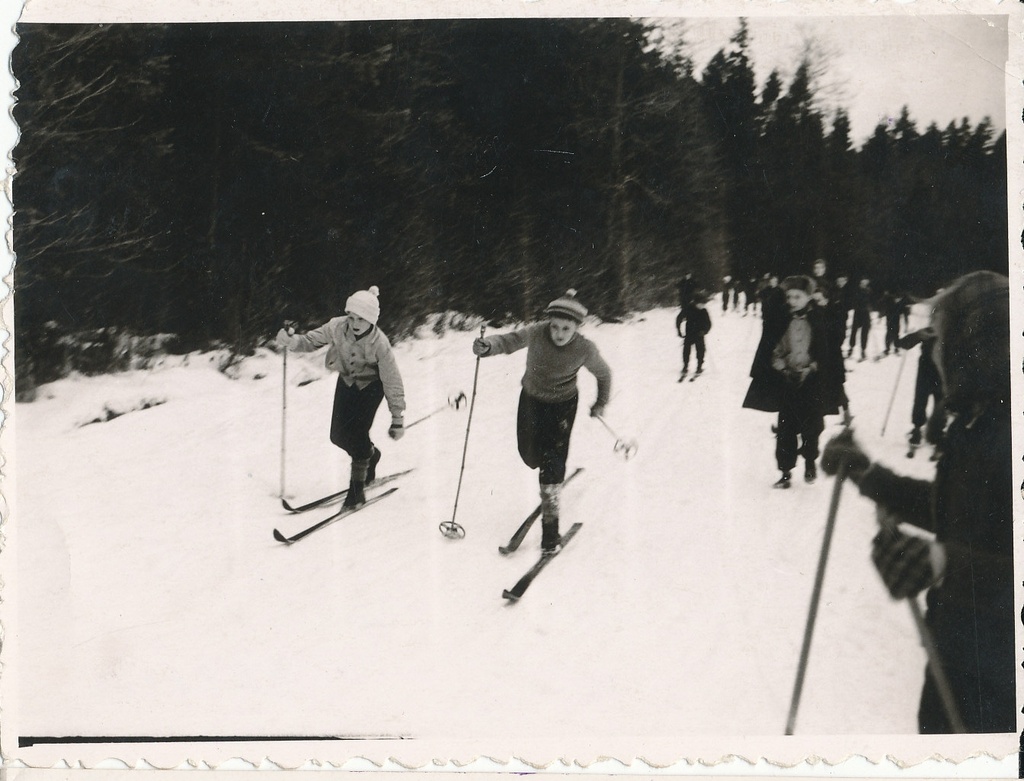 Aegviidu koolinoored-suusatajad