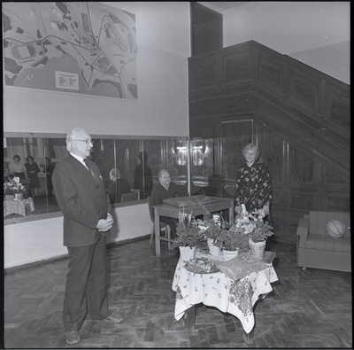 Tartu ülikooli õppejõu Pärja Tiido 55. sünnipäev. Pensionile saatmine Gagarini (J. Tõnissoni) tn. 1 kateedri ruumides. 10. detsember 1979. a.  similar photo