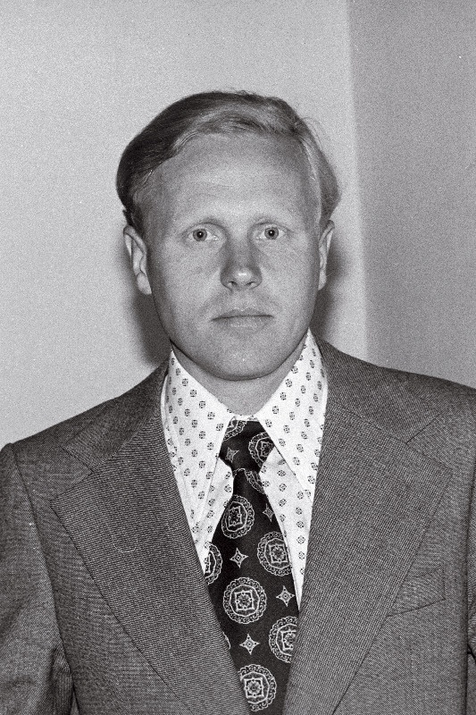 Pohla, Vello - ajakirjanik.