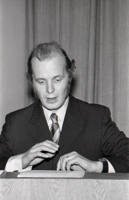 Kirjanduslik kolmapäev Kirjanike Majas. Ott Raun.  similar photo