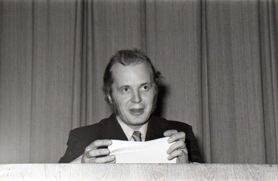 Kirjanduslik kolmapäev Kirjanike Majas. Ott Raun.  similar photo