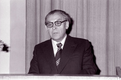 Noorte kirjandussõprade kokkutulek. Sõnavõtuga esineb ENSV haridusminister Ferdinand Eisen.  similar photo