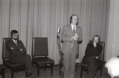 Vendadest kirjanike Tuulikute kirjanduslik õhtu. Keskel Ülo Tuulik, vasakul Jaak Jõerüüt, Paremal Jüri Tuulik.  similar photo