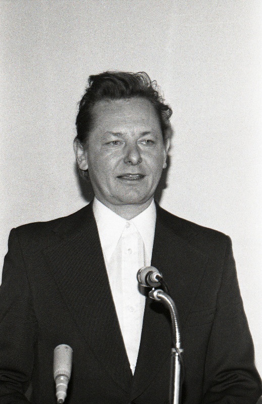 Dramaturgide nõupidamine. Sõnavõtuga esineb Enn Vetemaa.