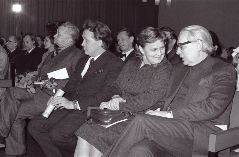 Kirjanduslik kolmapäev. Paremalt kirjanikud Paul Kuusberg, Ellen Niit, Arvo Valton.