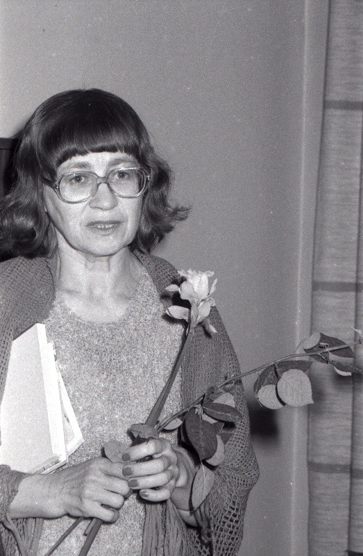 Lastekirjanik Aino Pervik.