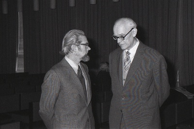 Kirjandusteadlane ja diplomaat Georg Meri (paremal) ja kirjandusteadlane Endel Nirk.  duplicate photo