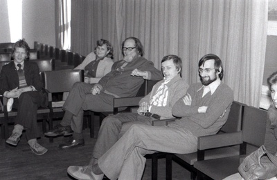 Kirjanikud: Ellen Niit (vasakult 2.), Jaan Kross, Juhan Viiding, Jaak Jõerüüt.  similar photo
