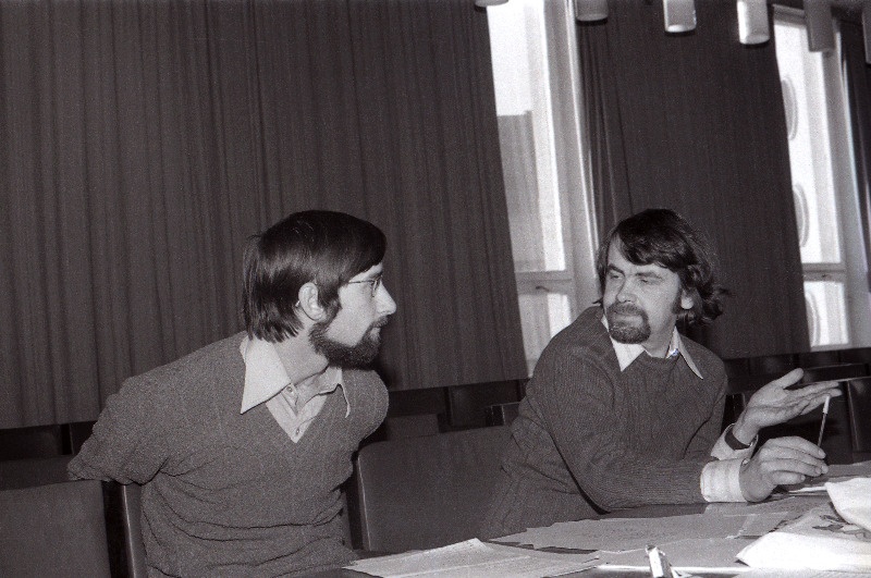 Kirjanikud Jaak Jõerüüt (vasakul) ja Mati Unt.