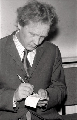 Kohtumine kirjanikega raamatukogus. Arvo Valton.  similar photo