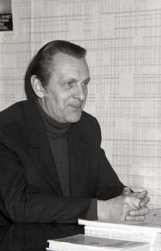 Tõlkija ja toimetaja Arnold Ravel.