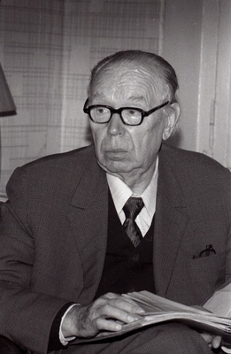 Kirjandusteadlane Valmar Adams.  duplicate photo