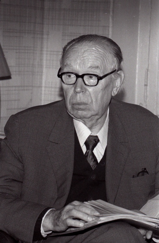 Kirjandusteadlane Valmar Adams.