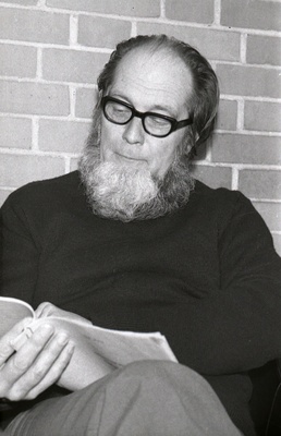 Kirjanik Jaan Kross.  similar photo