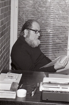 Kirjanik Jaan Kross.  similar photo