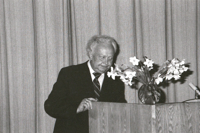 Ajakirjandus- ja keeleteadlase, akadeemiku Juhan Peegli 60. sünnipäeva tähistamine Kirjanike Majas.