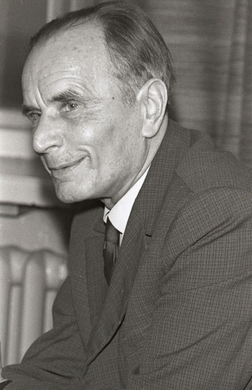 Kirjanik Paul Rummo.