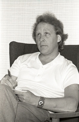 Kirjanik Arvo Valton.  similar photo