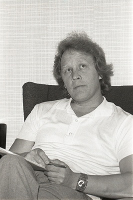 Kirjanik Arvo Valton.  similar photo