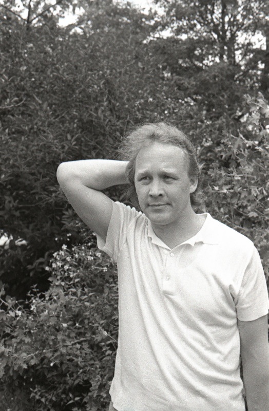 Kirjanik Arvo Valton.