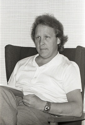 Kirjanik Arvo Valton.  similar photo